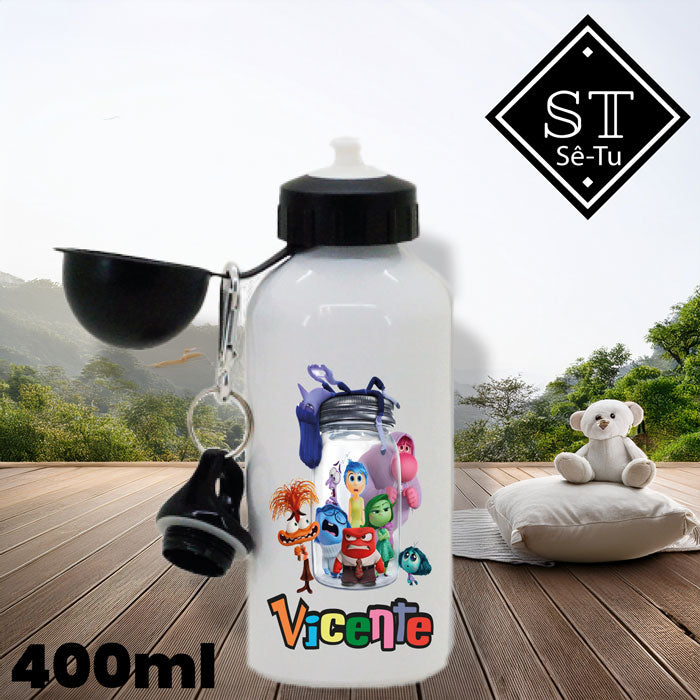 Botella juguetonamente
